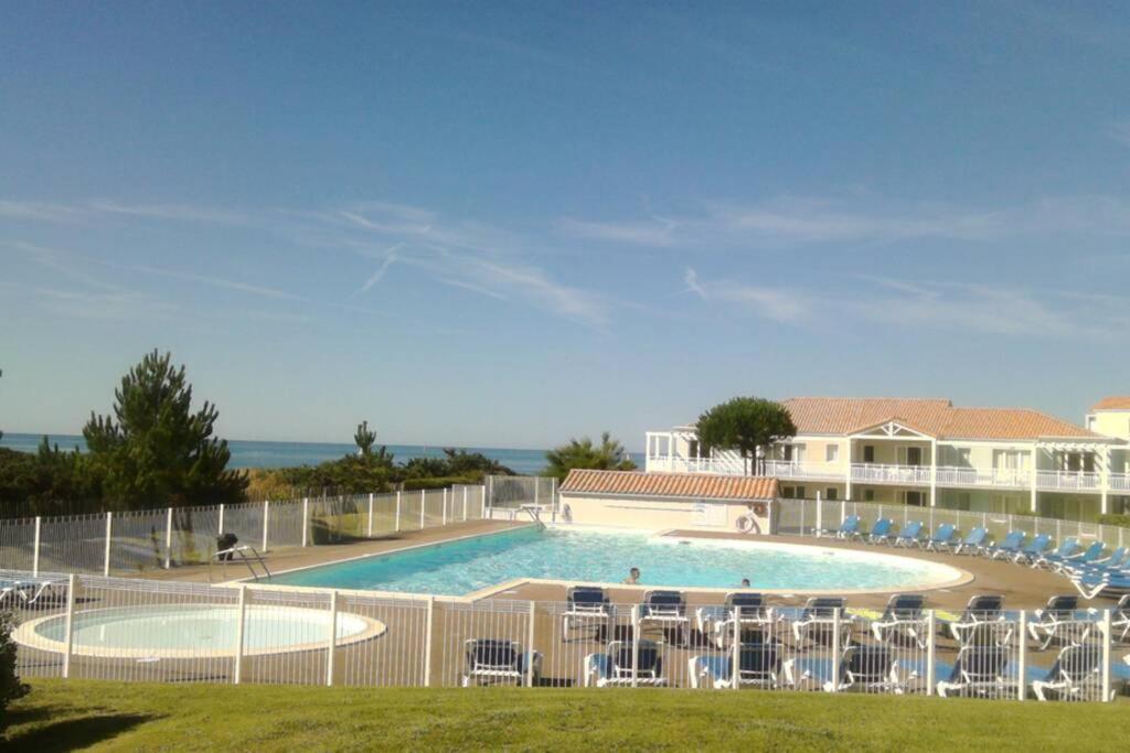 T2 Residence Avec Piscine Chauffee De Mai A Sept Saint-Jean-dʼOrbetiers Exterior foto